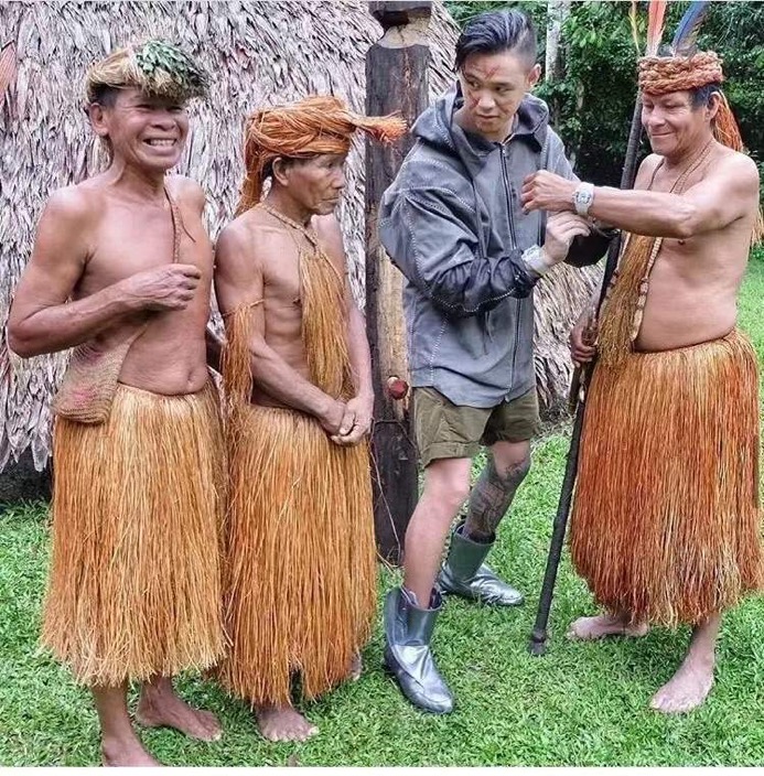 Arnold Putra喜歡探訪原始部落。網圖