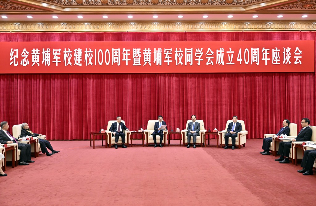 6月17日，紀念黃埔軍校建校100周年暨黃埔軍校同學會成立40周年座談會在北京舉行。新華社