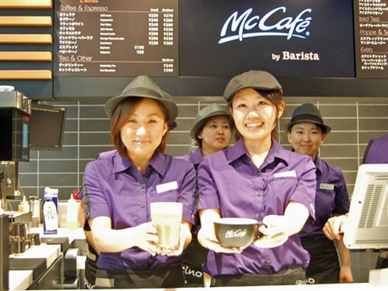 主管認為戴口罩「會讓客人無法看見笑容」。(資料圖片)