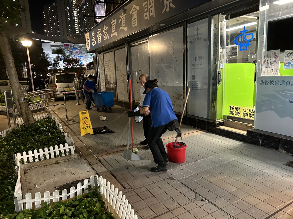 工人到場清理。