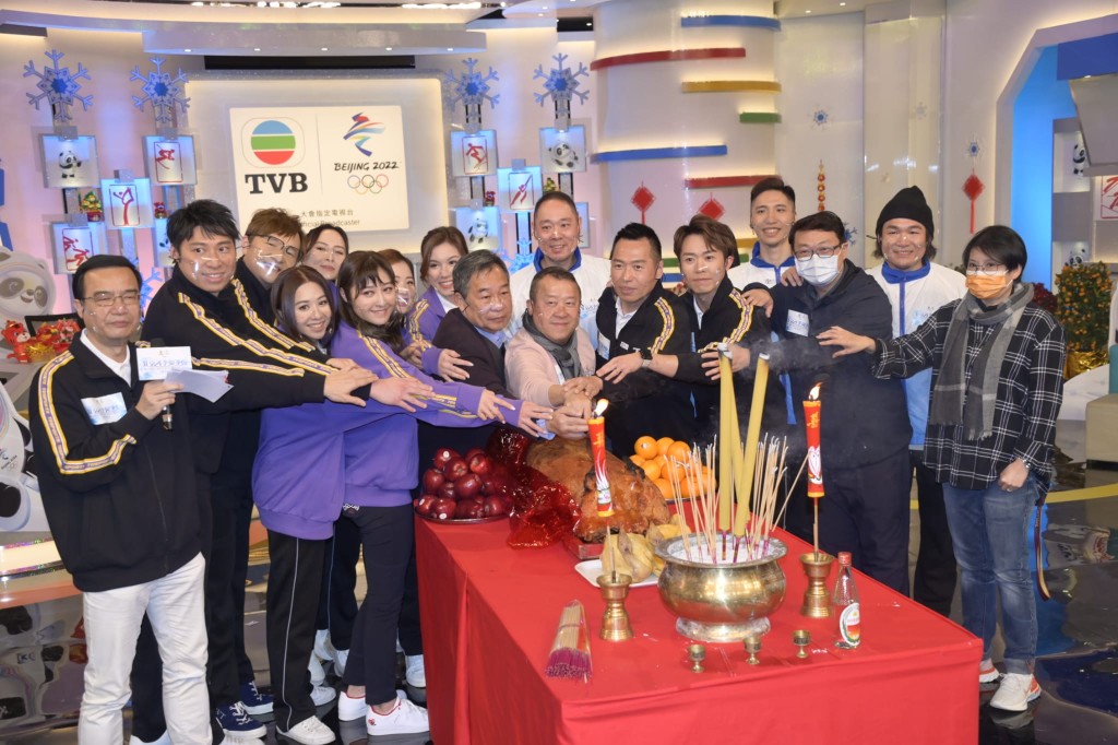曾志偉率台前幕後為《2022北京冬季奧運會》進行拜神儀式。