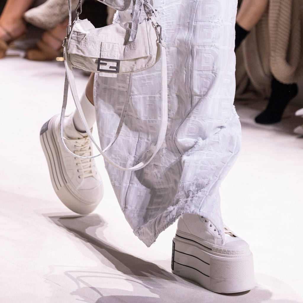 Fendi的25周年紀念系列之中,還包括與Marc Jacobs聯乘的衣飾。 Fendi的25周年紀念系列之中,還包括與Marc Jacobs聯乘的衣飾。