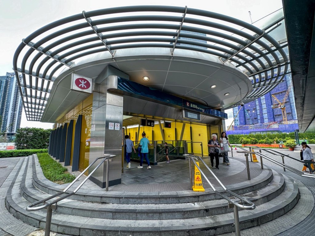 啟德車站廣場新一期(AIRSIDE)開幕後, 可進一步縮短Henley Park和the Henley 與啟德地鐵站的路程。