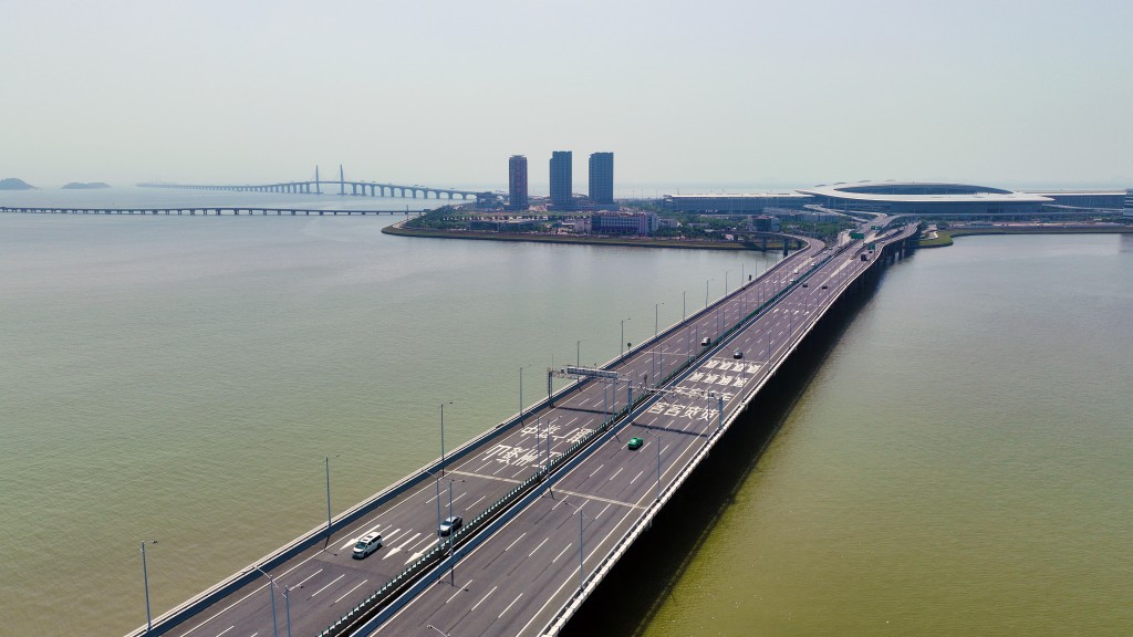 參與港車北上計劃的香港車，必須使用港珠澳大橋前往廣東省。