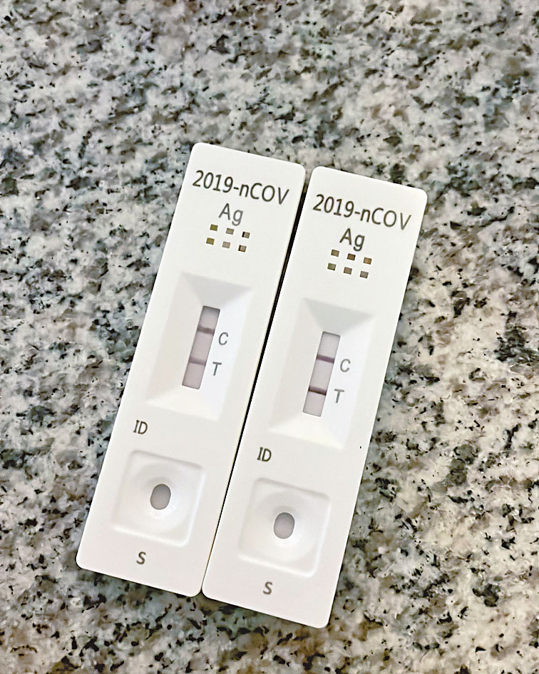 快速抗原测试剂，方便自行检验，一旦出现「两条线」，须呈报当局跟进。