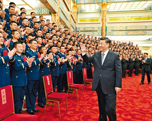 ■党和国家领导人习近平在北京人民大会堂，会见全国应急管理系统先进模范和消防忠诚衞士表彰大会代表。