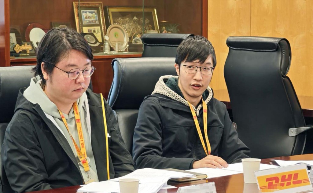 香港海關聯同空運貨物營運商進行反恐桌上演練,模擬極端份子發動網絡攻擊,癱瘓網絡並導致空運貨物清關系統訊息中斷。香港海關facebook圖片 香港海關聯同空運貨物營運商進行反恐桌上演練,模擬極端份子發動網絡攻擊,癱瘓網絡並導致空運貨物清關系統訊息中斷。香港海關facebook圖片