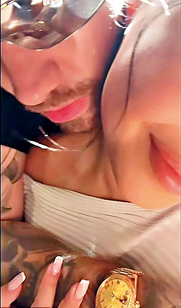 Liam的攬女照流出,新歡證實是女模Aliana Mawla。
