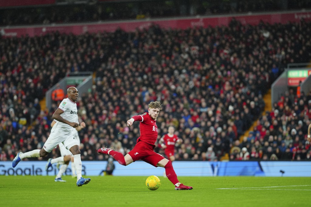 利物浦(红衫)5:1淘汰韦斯咸打入联赛杯4强。AP