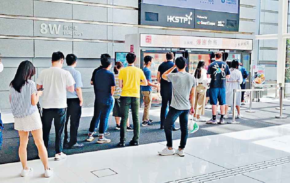 ■疫情令打工仔午膳模式轉變，因更注重衛生和健康而多光顧便當售賣機，令和田弁當的生意大增。