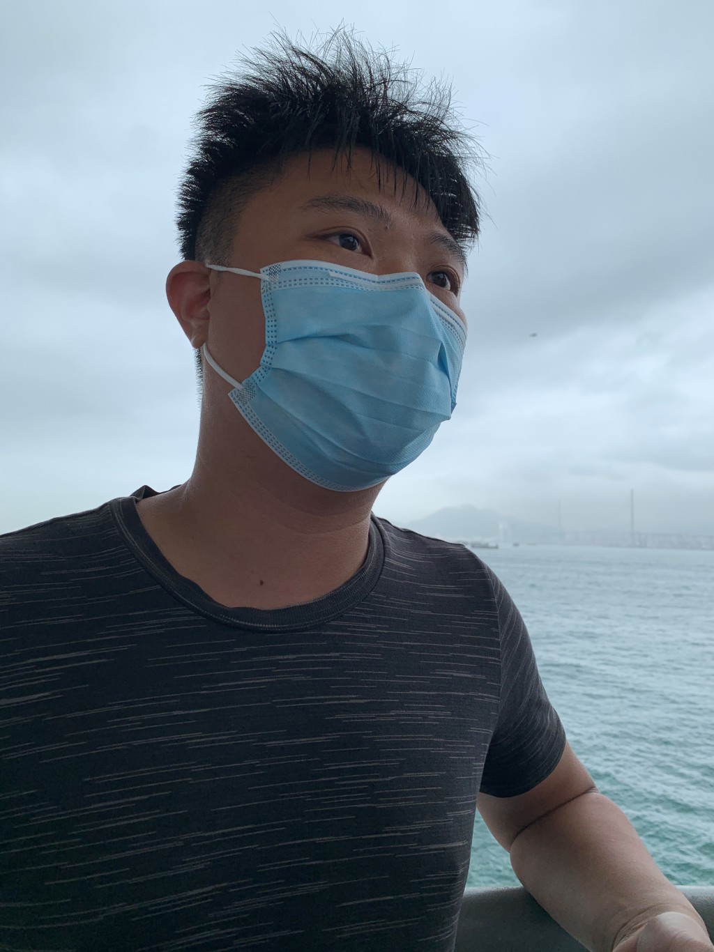 涉事檔主謝先生認為疑犯「專揀貓仔偷」。