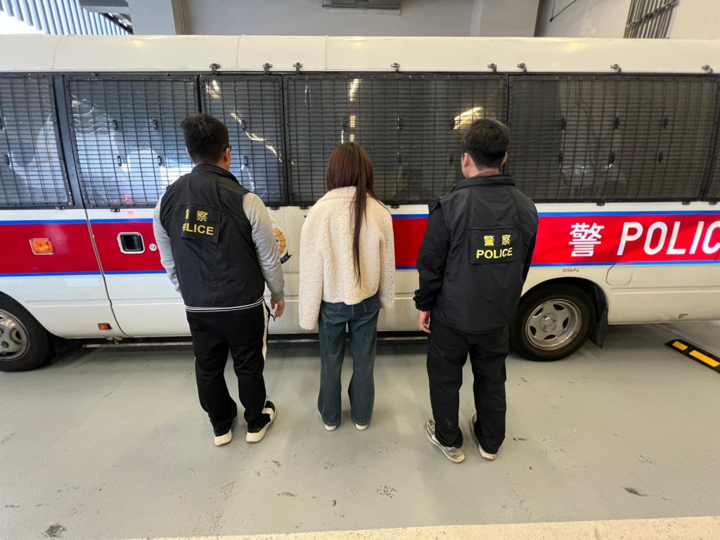 警方拘捕一名35歲內地女子，涉嫌「為不道德目的而唆使他人」及「違反逗留條件」。