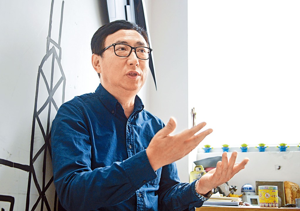 上屆選舉,新思維狄志遠以極少數「非建制人士」身份參選社福界,最終在同票之下憑抽籤險勝,躋身選委。資料圖片 上屆選舉,新思維狄志遠以極少數「非建制人士」身份參選社福界,最終在同票之下憑抽籤險勝,躋身選委。資料圖片