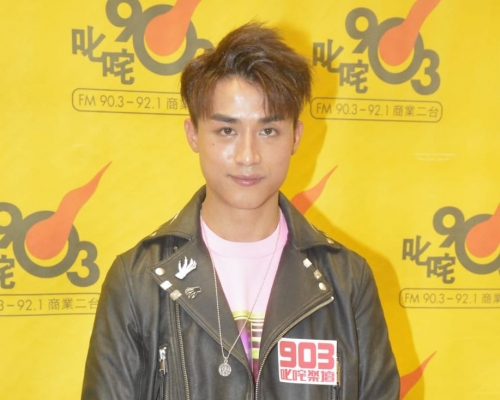 Anson讚另兩位成員的歌好聽同時，對自己亦有信心。