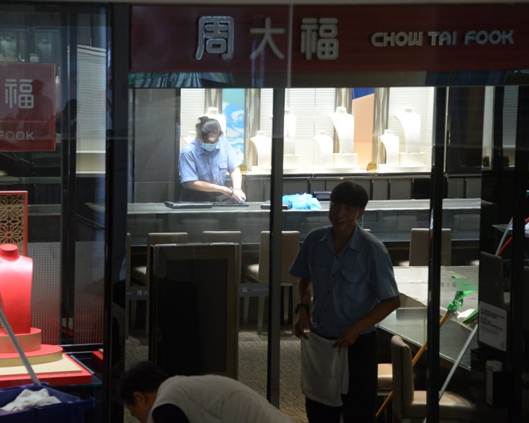 店鋪及食肆回復開門營業。