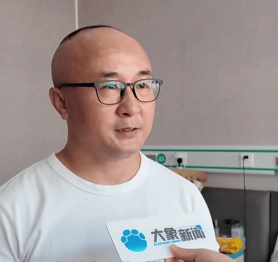 李莉的哥哥李輝表示該案判決結果已經下來,行兇者被判死緩。 李莉的哥哥李輝表示該案判決結果已經下來,行兇者被判死緩。