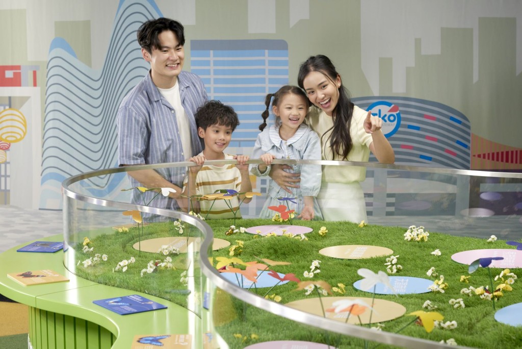 「樓下有個蝴蝶園」展區當中，以廢棄鋁罐製成的蝴蝶穿梭起舞，市民更可了解領展於旗下 10 個商場設立的蝴蝶園。