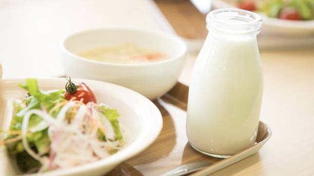 日本幾乎所有學校都有「給食」(營養午餐)制度。 iStock示意圖