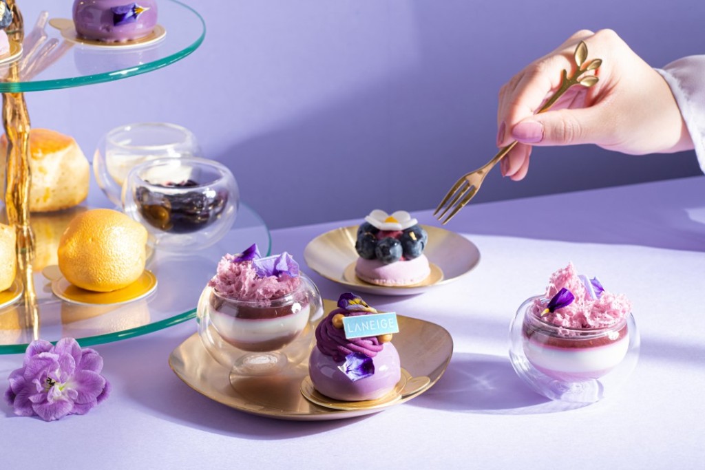 下午茶採用Lanegie以革新緊緻塑顏3X系列為創作靈感，將「3」、金色及紫色元素融入美饌之中。