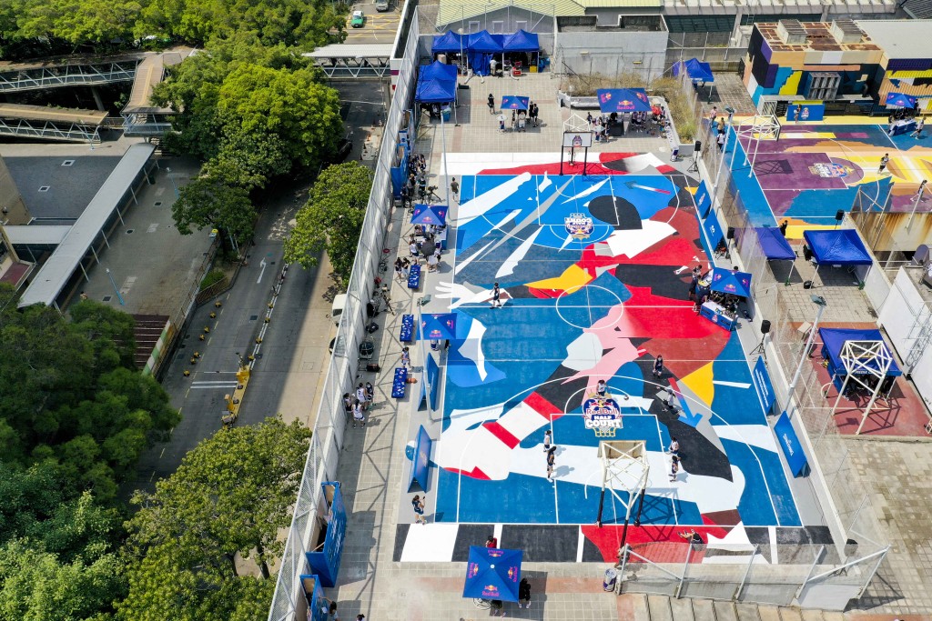 賽事在屯門H.A.N.D.S籃球場上演，球場設計充滿街頭味道。相片由公關提供
