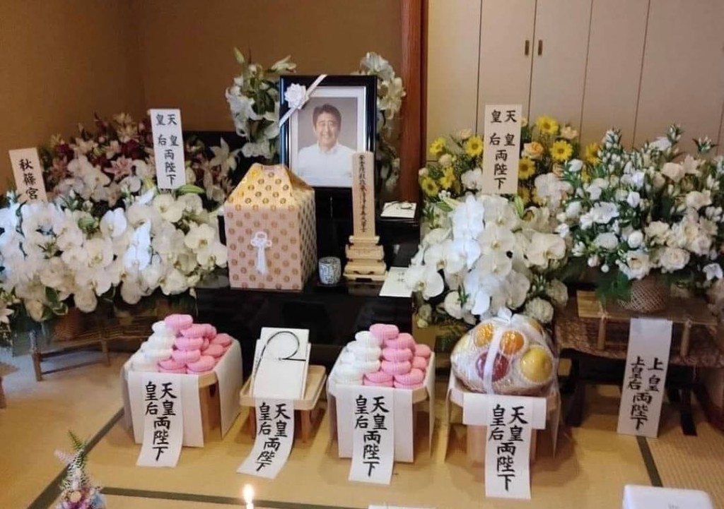 安倍晉三於2022年被暗殺身亡。 安倍晉三於2022年被暗殺身亡。