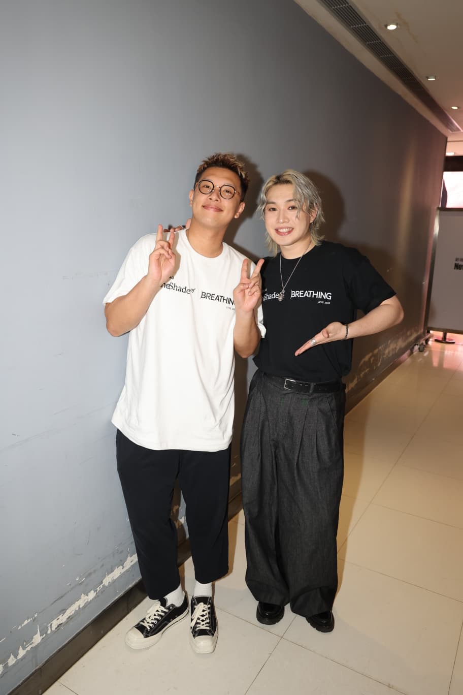 Jer有好友吳林峰為他伴奏。