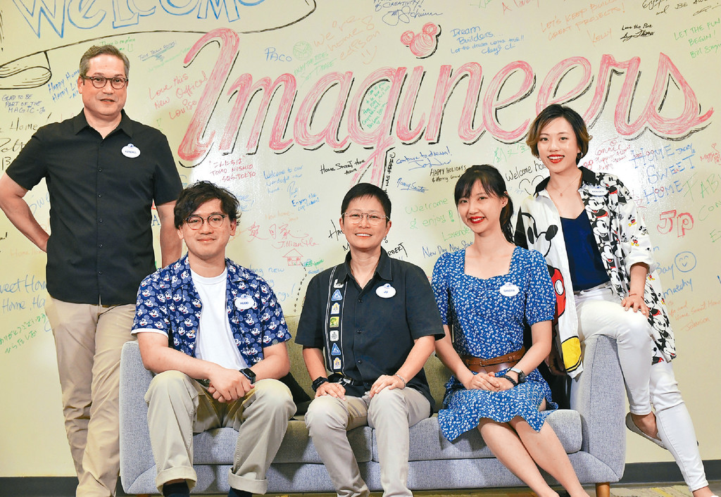 左起：香港華特迪士尼幻想工程美術總監Kendall Elliott、幻想工程平面設計助理廖俠凱、幻想工程創意發展總監潘素齡、幻想工程創意設計師梁沁韻、幻想工程創意監製謝沅珩。