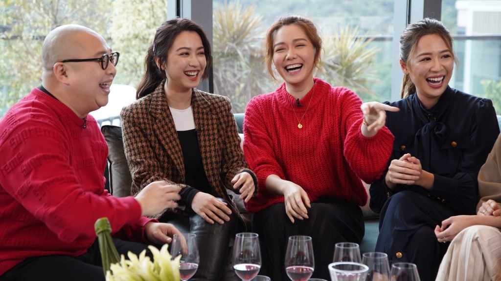 朱千雪和岑杏賢先後跟醫生和金融才俊結婚,下一個應是靚湯了。