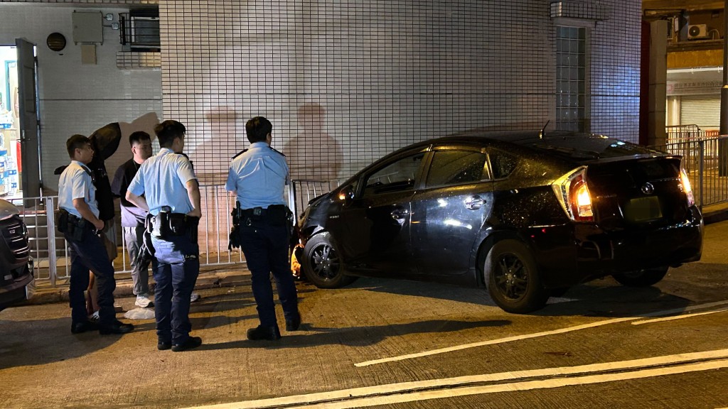 警方調查後初步相信其報案內容與事實不符，並在涉事車輛內搜出懷疑毒品，拘捕一名37歲男子。蔡楚輝攝