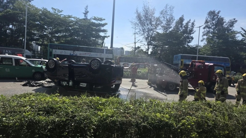 深圳灣口岸下午2時半左右,北上方向發生4車相撞交通意外。小紅書:lpxx50117 深圳灣口岸下午2時半左右,北上方向發生4車相撞交通意外。小紅書:lpxx50117