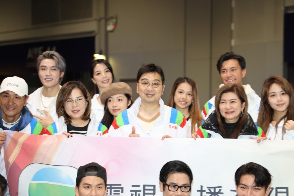 TVB代表有陳展鵬、陳曉華、郭柏妍、郭珮文、應屆港姐莊子璇、王怡然和姜依宁等半百藝員同事出席。