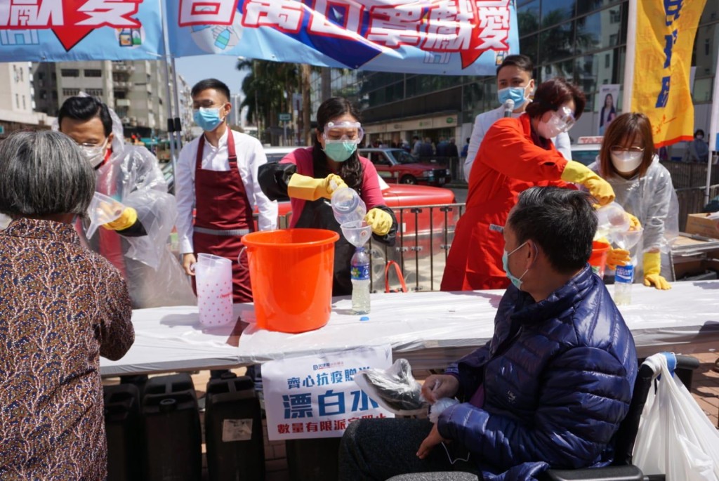 民建聯派漂白水。