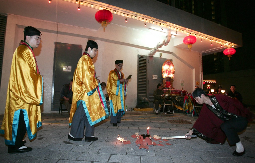  2010年马鞍山耀安邨双尸案后，亦有进行破「破地狱」仪式超渡死者。资料图片