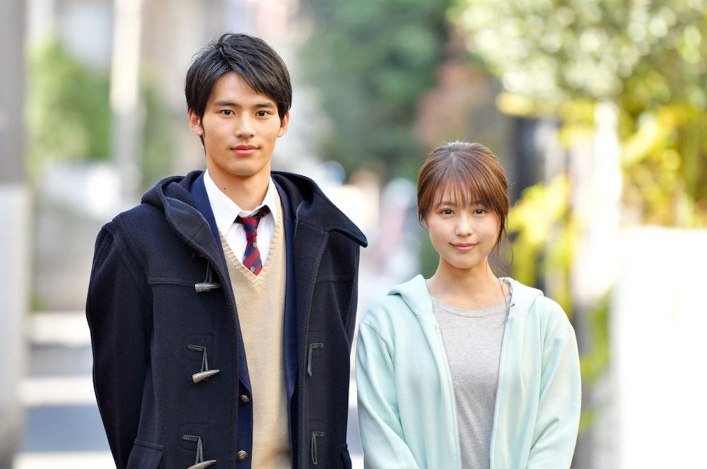 岡田一出道就備受力捧,與有村架純合演《中學聖日記》。