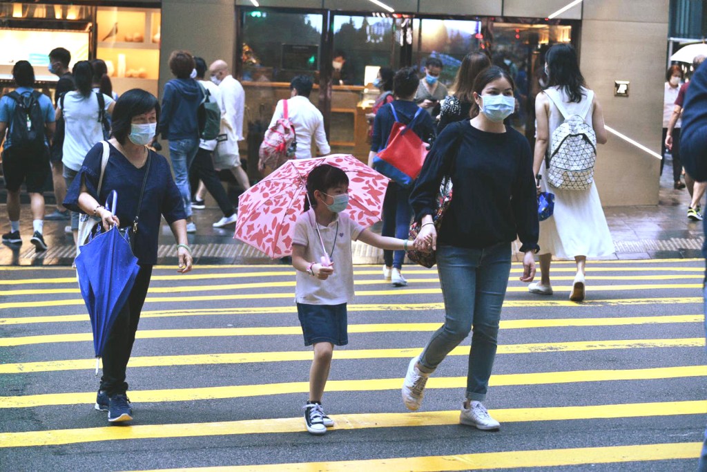 黃色暴雨警告生效。