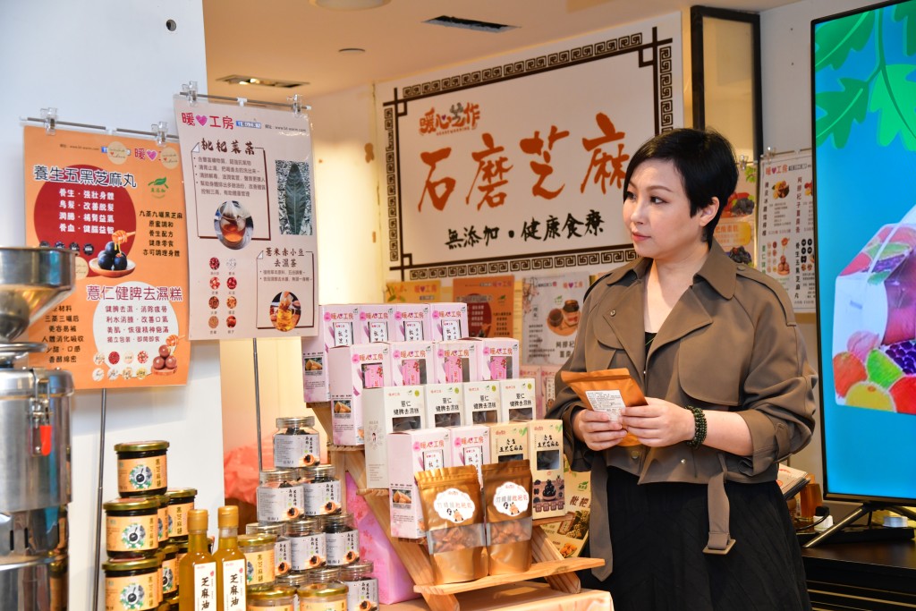 蝦頭稍後會拍劇、拍電影及主持工作。