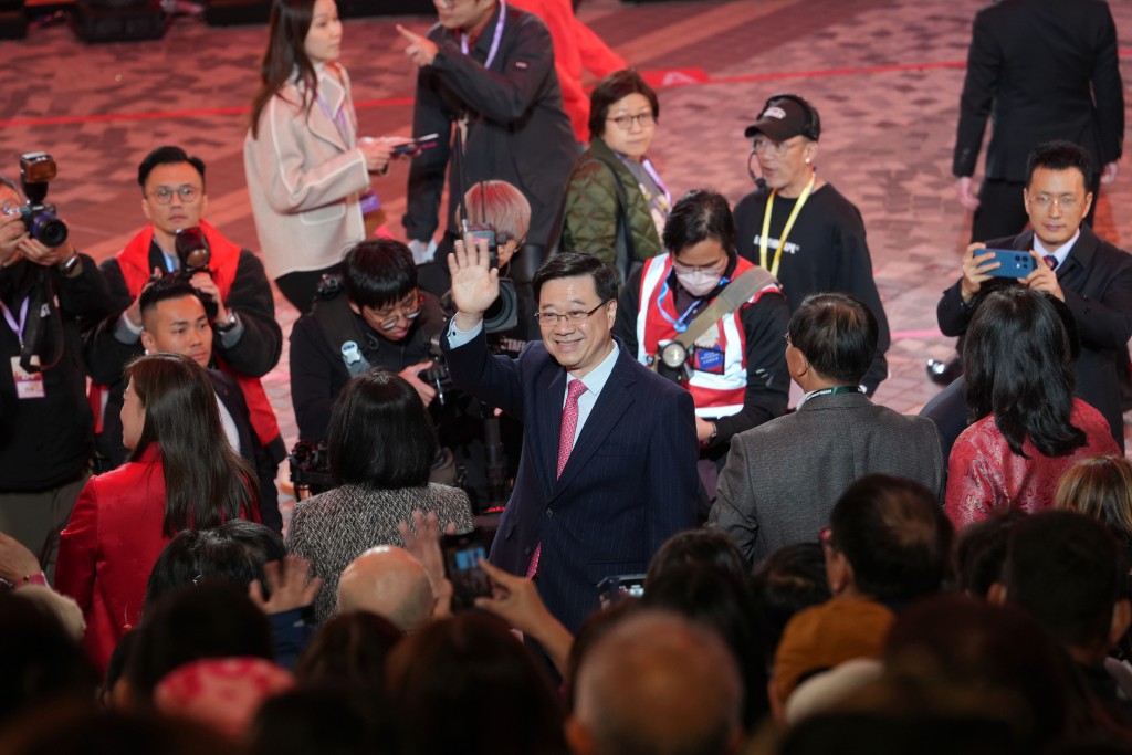 行政長官李家超抵國泰花車巡遊現場。吳艷玲攝