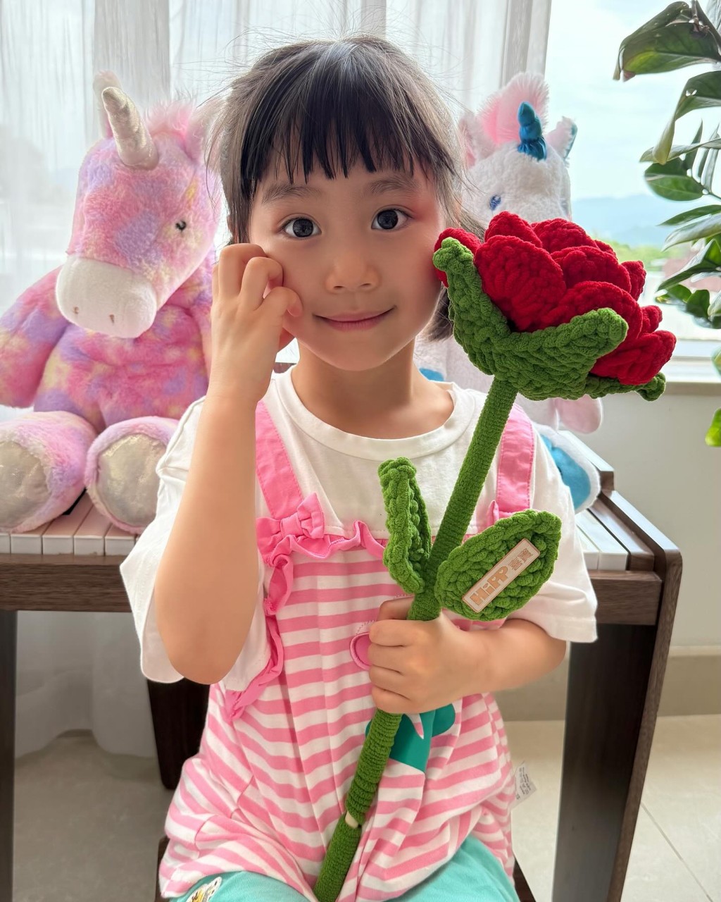 楊茜堯女兒越大越靚女，天生是小美人。