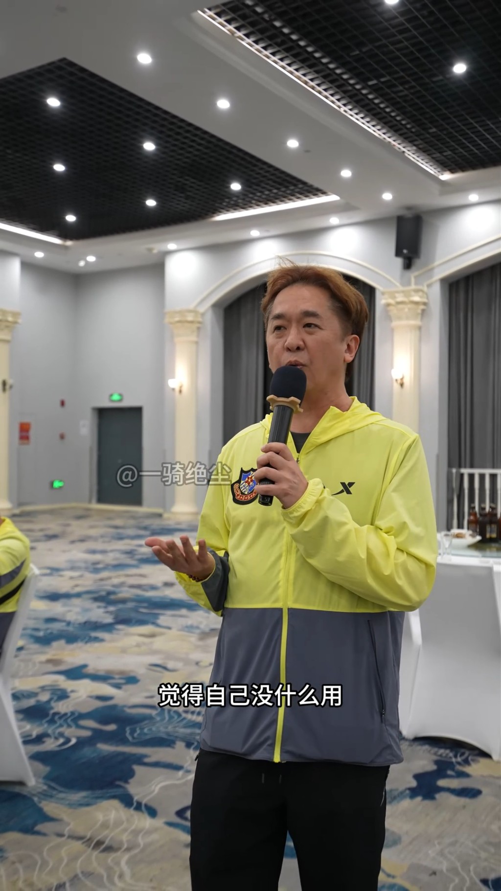 鄧兆尊指自己不想「霸住個位」。