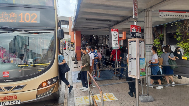 两间专营巴士营办商九巴及城巴新巴分别对新方案作出回应。资料图片