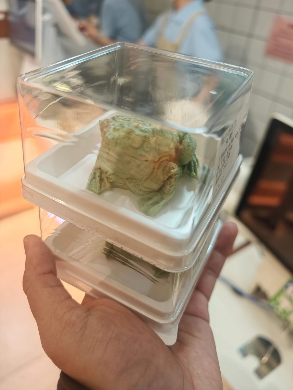 北京中国农业大学食堂“癞蛤蟆蛋糕”爆红。 抖音 北京中国农业大学食堂“癞蛤蟆蛋糕”爆红。 抖音