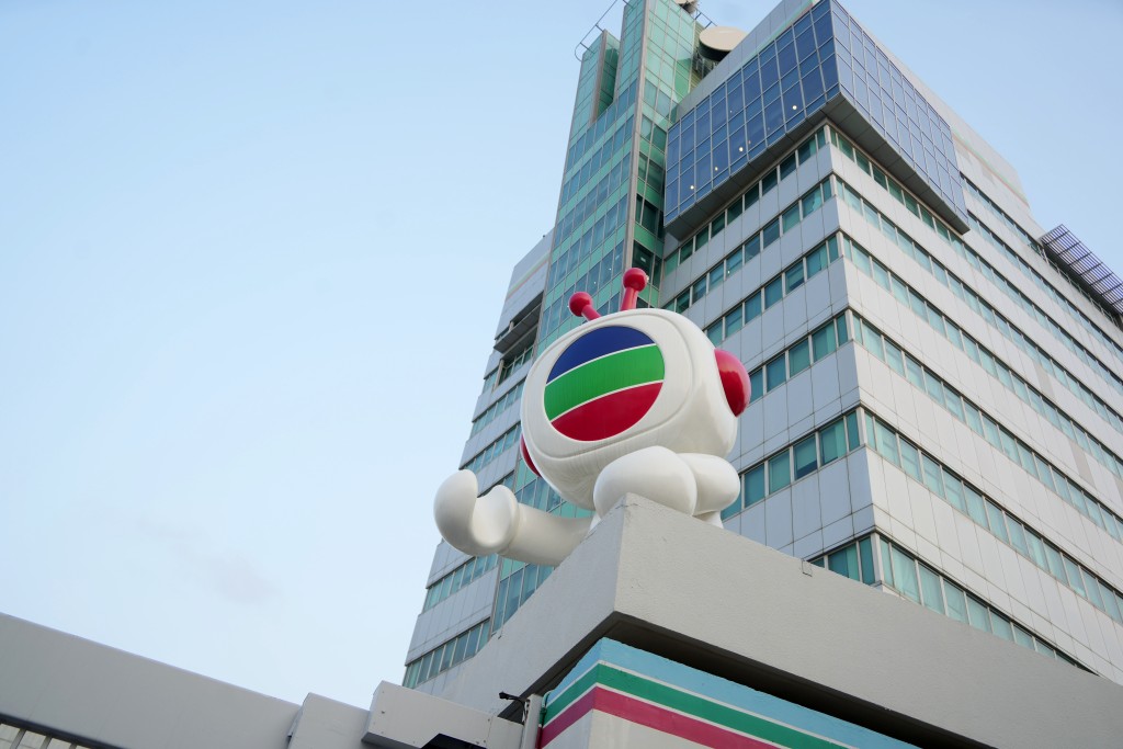 「無綫電視暨職藝員愛心基金」亦宣布捐出港幣 100 萬元予「大埔宏福苑援助基金」。