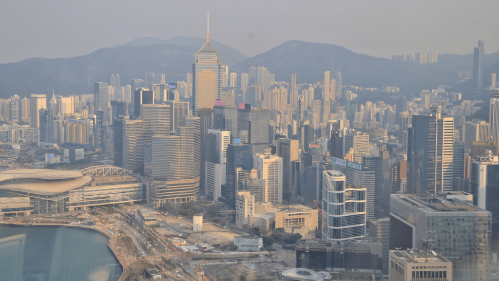 今年2月的財政預算案公布，2024/25年度的薪俸稅退稅上限減至1,500元。