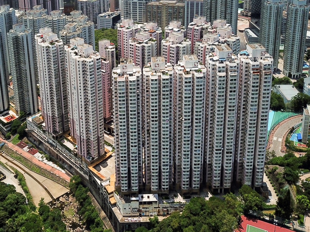 有「炒家天堂」之稱的荃灣中心，4座高層D室單位最終成交價為288萬元，加價8萬元或2.86% 。