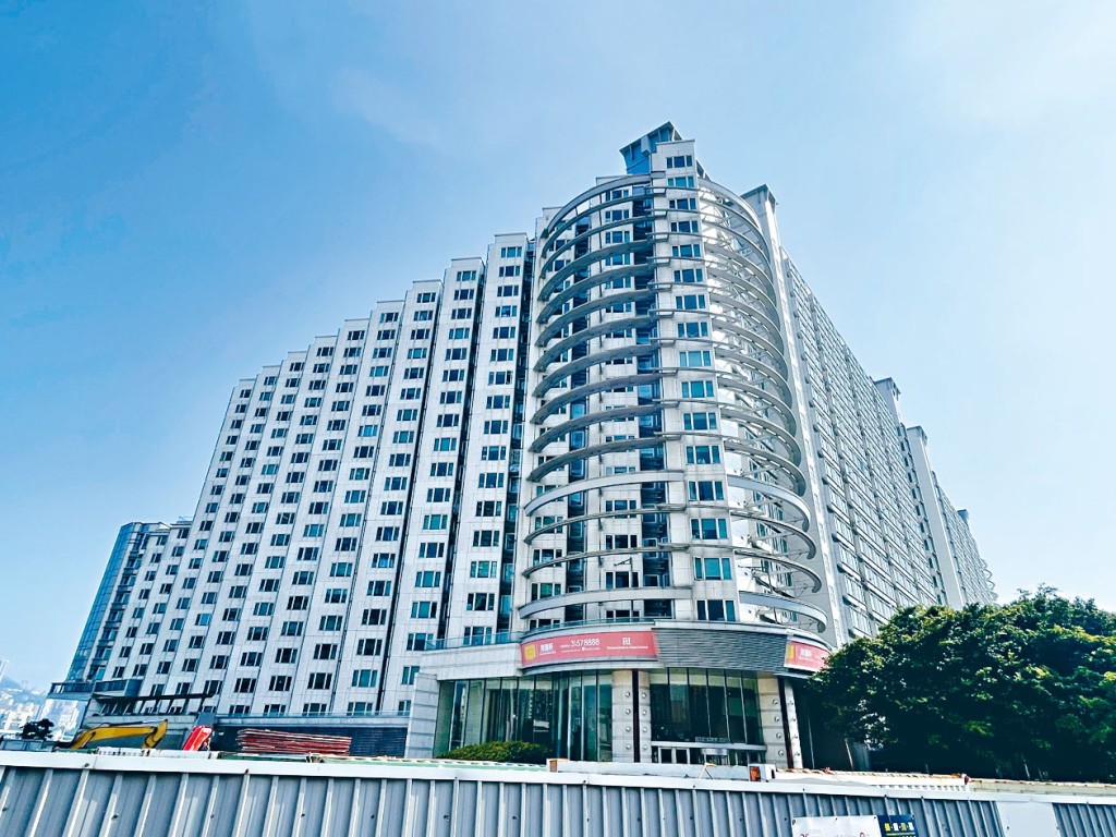 長實就旗下海灣軒海景酒店向城規會申請改劃1665伙住宅，是該公司近年最大規模的酒店改住宅項目。