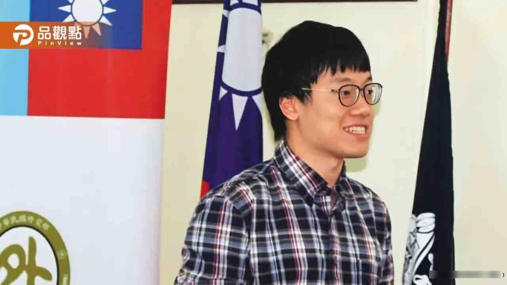 2000年出生的林睿庠是台大的學霸。Facebook