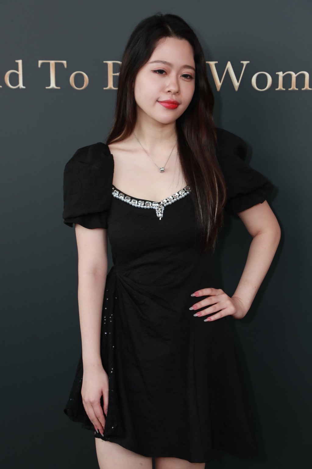 现年26岁的Tiffany，在澳洲读酒店管理，今次从上海回港参选，准备表演唱歌，为选港姐减了4公斤。
