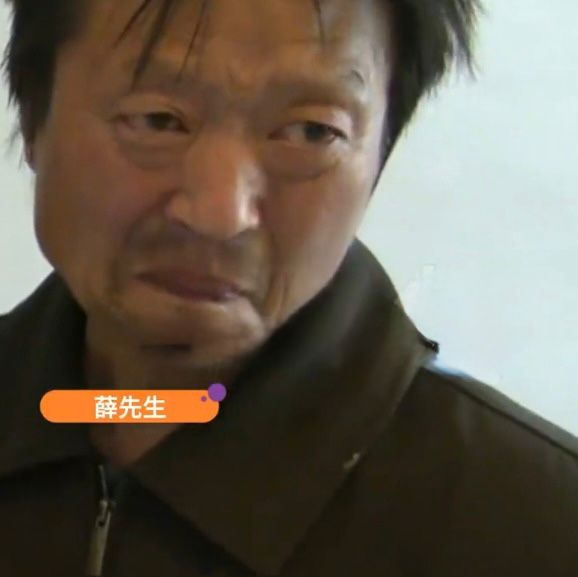 薛先生提到18萬血汗錢不翼而飛，所以痛哭。小莉幫忙