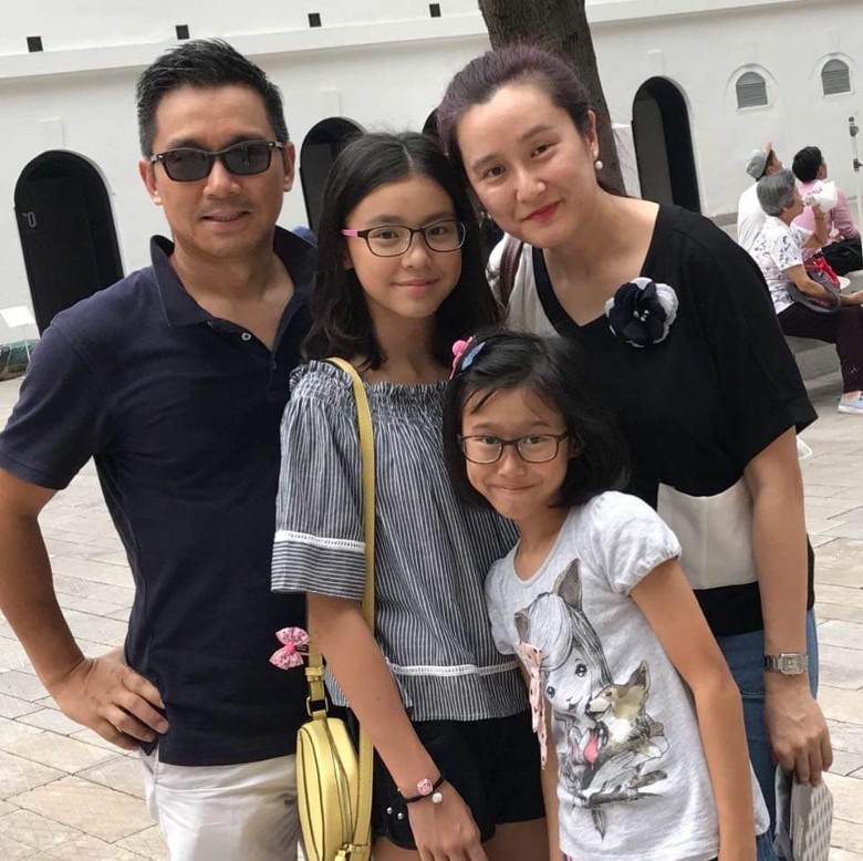 Chantel和妹妹都是父母的掌上明珠。