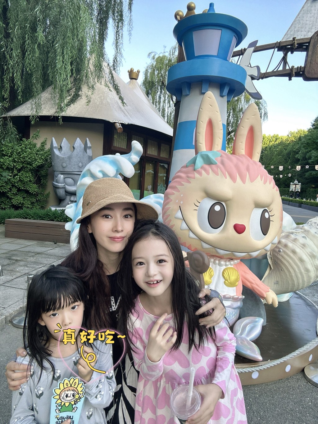 細女「小飯團」被媽媽賈曉晨捕捉到專心食爆谷的萌樣。 細女「小飯團」被媽媽賈曉晨捕捉到專心食爆谷的萌樣。